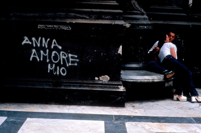 ITALY. Naples. Streetscene. 1997.